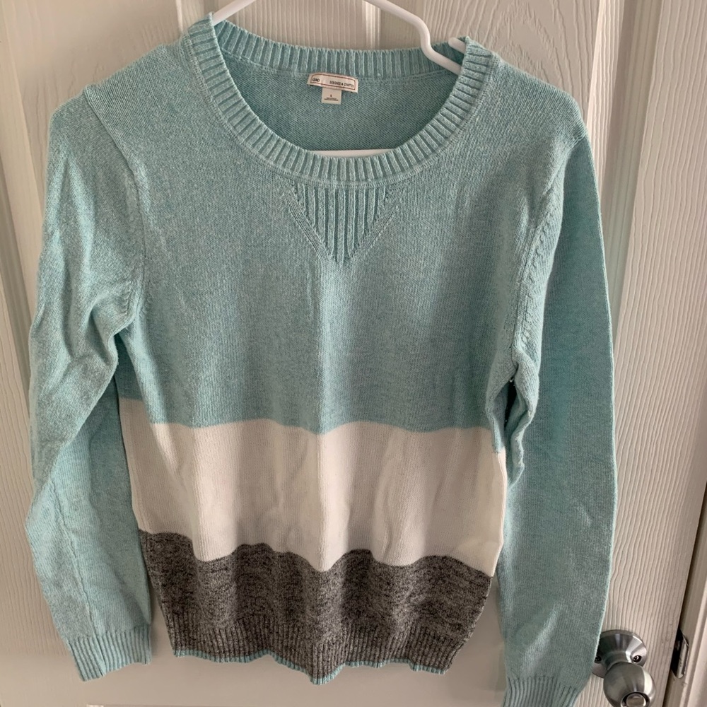 Gap sweater